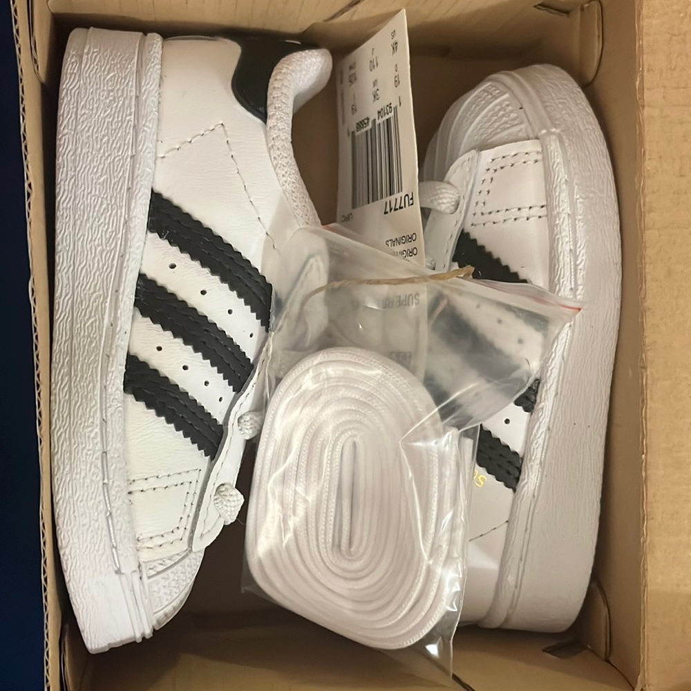 Toddler Adidas Superstar Shelltop Sneakers. Laces. Never worn. Brand new in box